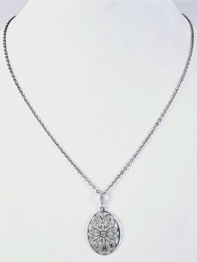 Delicate Carla Silver Filigree Pendant Necklace .925 silver. 18” chain VGC